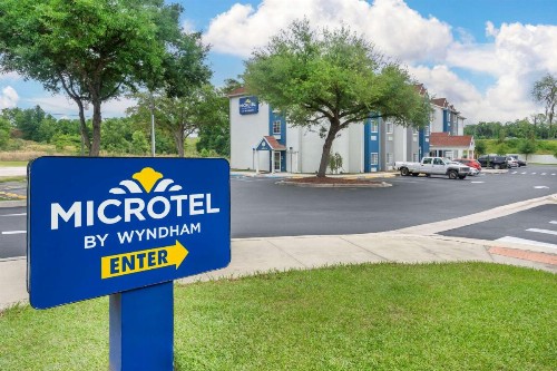 Microtel Inn & Suites by Wyndham Brooksville - image 3