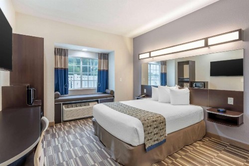 Microtel Inn & Suites by Wyndham Brooksville - image 30