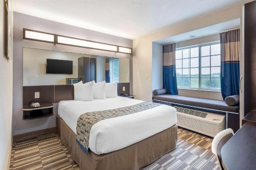 Microtel Inn & Suites by Wyndham Brooksville - image 33