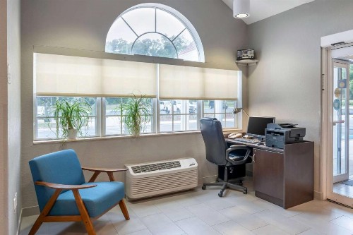 Microtel Inn & Suites by Wyndham Brooksville - image 34