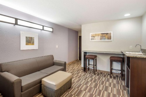 Microtel Inn & Suites by Wyndham Brooksville - image 35