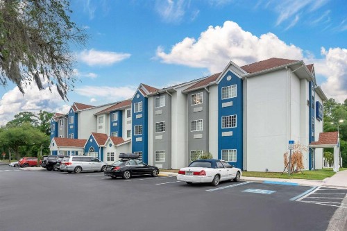 Microtel Inn & Suites by Wyndham Brooksville - image 36