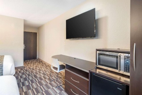 Microtel Inn & Suites by Wyndham Brooksville - image 7