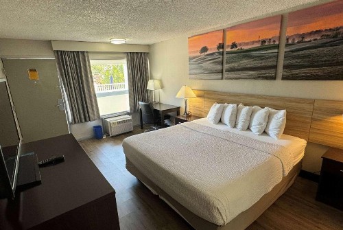 Days Inn by Wyndham Brooksville - image 13