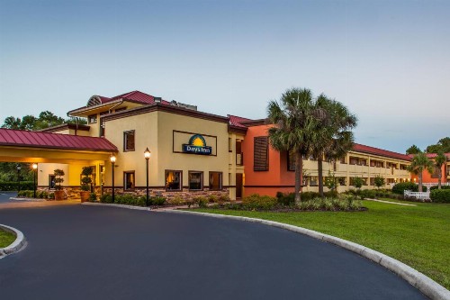 Days Inn by Wyndham Brooksville - image 14