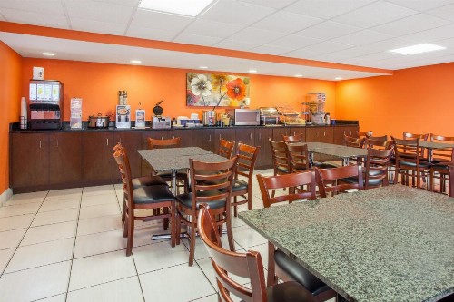 Days Inn by Wyndham Brooksville - image 21