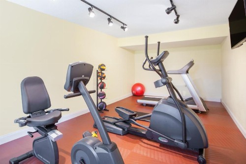 Days Inn by Wyndham Brooksville - image 23