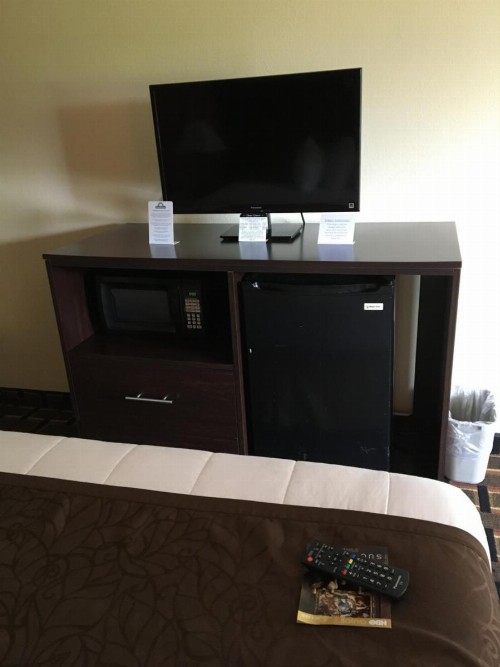 Days Inn by Wyndham Brooksville - image 29