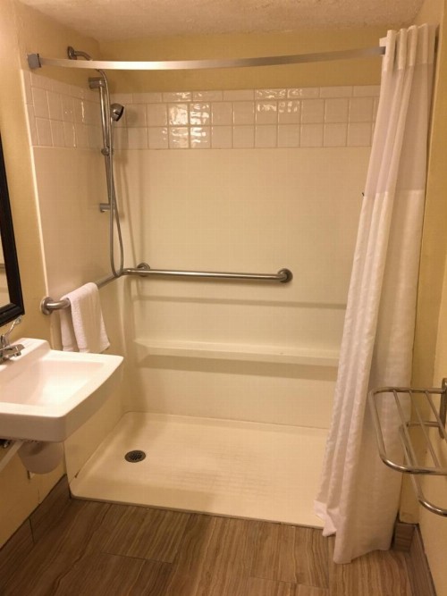 Days Inn by Wyndham Brooksville - image 30