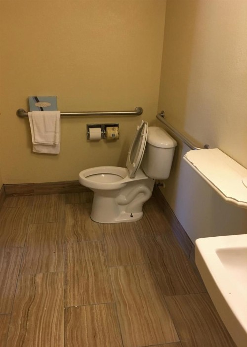 Days Inn by Wyndham Brooksville - image 31