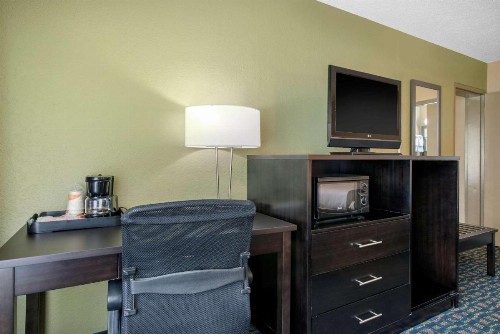 Quality Inn & Suites Brooksville I-75/Dade City - image 13