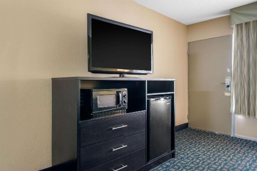 Quality Inn & Suites Brooksville I-75/Dade City - image 20