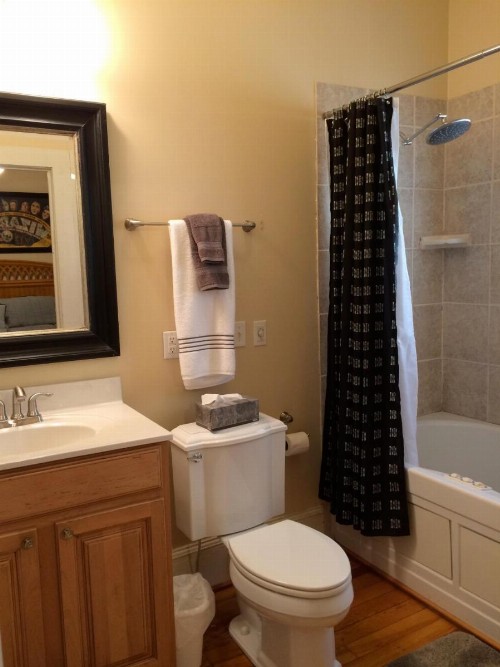 Calhoun House Inn & Suites - image 2