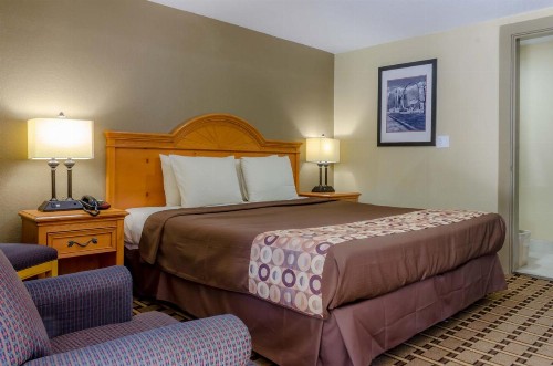 Relax Inn - Bryson City - image 17