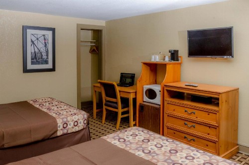 Relax Inn - Bryson City - image 3