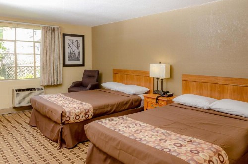 Relax Inn - Bryson City - image 4