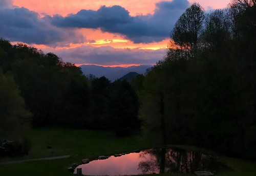 The Hive Lodge-with views of the Smokies - image 2
