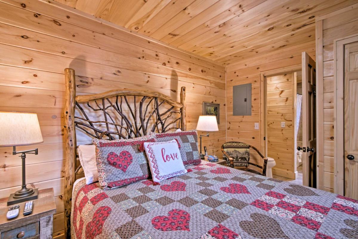 Scenic Cabin with Hot Tub - 15 Mins to Bryson City! - image 6