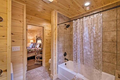Scenic Cabin with Hot Tub - 15 Mins to Bryson City! - image 9