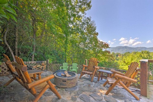 Beautiful Bryson City Home with Hot Tub and Mtn Views!