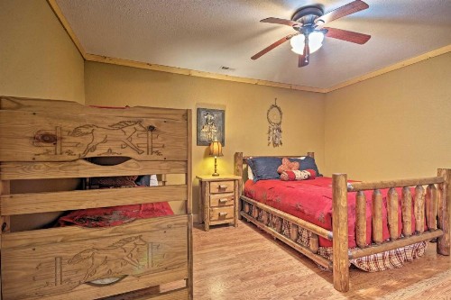 Deep Creek Mountain Lodge with Prvt Hot Tub and Views - image 3