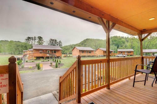 Cozy Bryson City Cabin - 6 Miles to Harrahs! - image 2