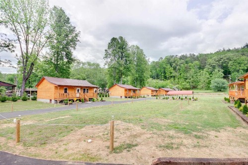 Cozy Bryson City Cabin - 6 Miles to Harrahs! - image 3