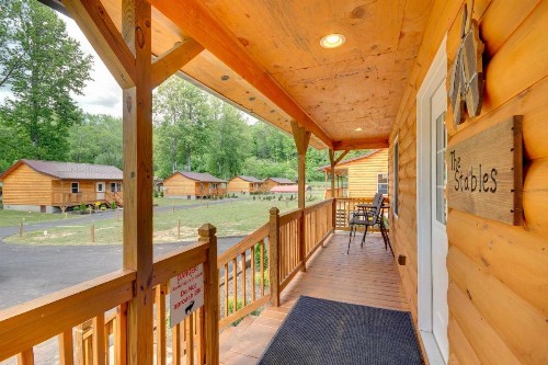 Bryson City Cabin on Tuck River and Fire Pit!