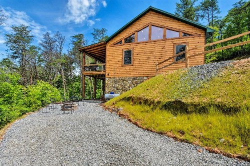 Southern Spirit Cabin - 1 Mile to Bryson City! - image 10