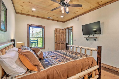Southern Spirit Cabin - 1 Mile to Bryson City! - image 6