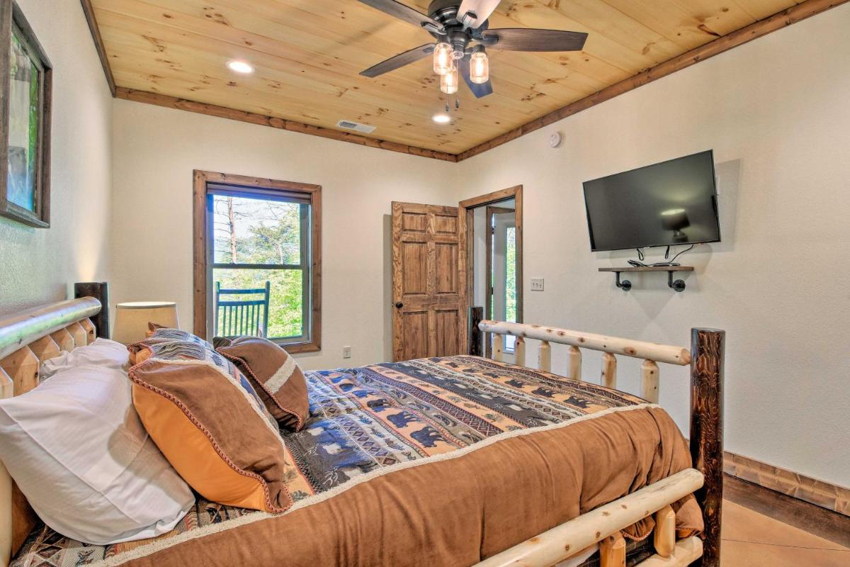 Southern Spirit Cabin - 1 Mile to Bryson City! - image 6