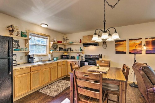 Bryson City Family Cabin - Mins to Smoky Mountains - image 6