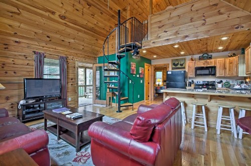 Trot Inn Bryson City Cabin with Hot Tub and Fire Pit!