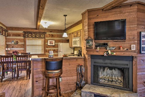 Karolina Cabin Hot Tub and Amazing Smoky Mtn Views! - image 8
