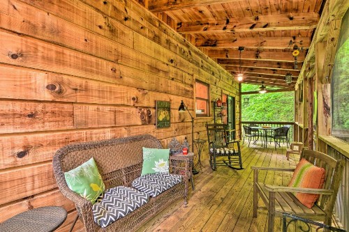 Secluded Smoky Mtn Cabin with Hot Tub and Fire Pit - image 4