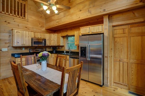 Tree Top Getaway Log House with Views NFL Sunday Ticket Included