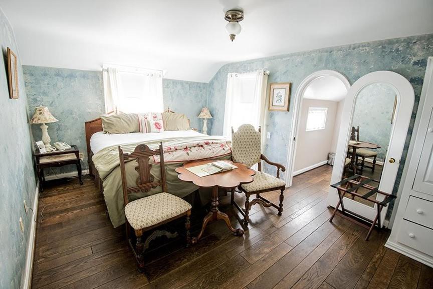 HideAway Country Inn - image 6