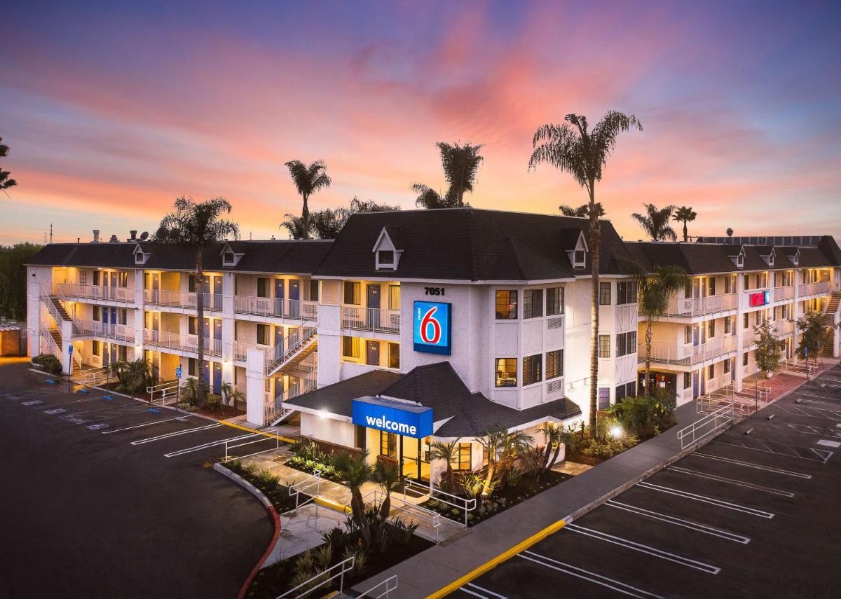 Motel 6-Buena Park CA - Knotts Berry Farm - Disneyland - image 4