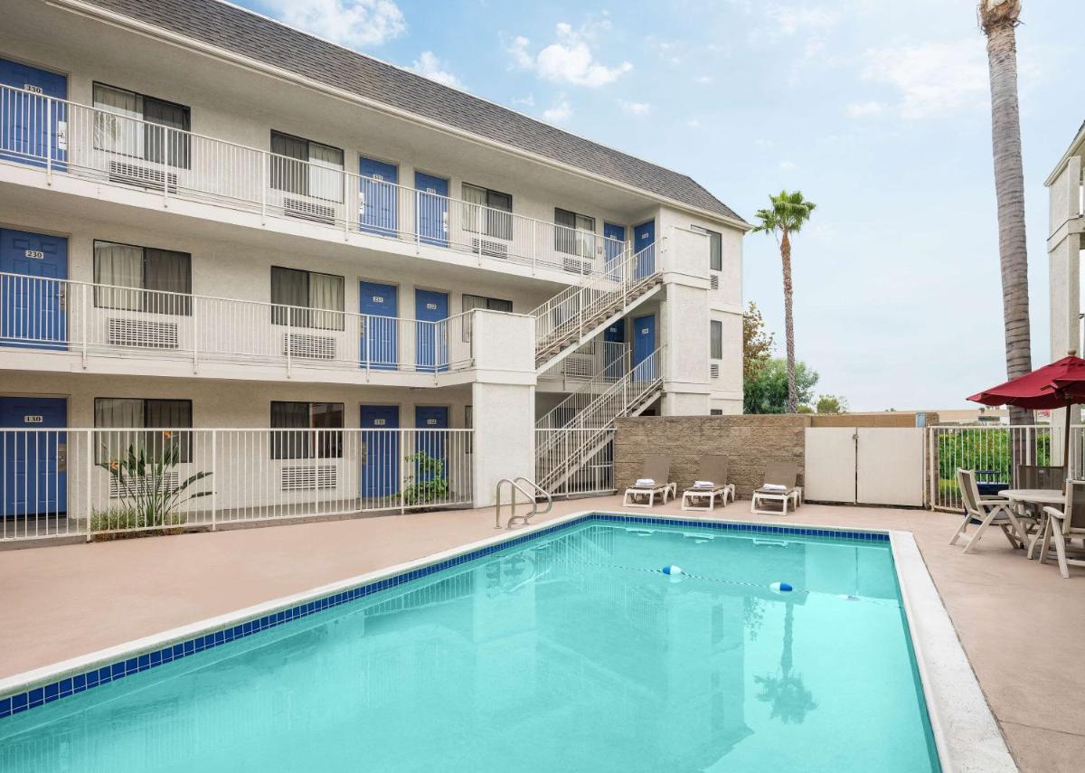 Motel 6-Buena Park CA - Knotts Berry Farm - Disneyland - image 5