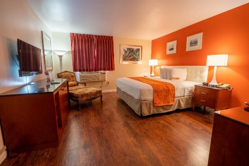 Howard Johnson by Wyndham Buena Park - image 11