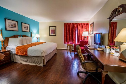 Howard Johnson by Wyndham Buena Park - image 12