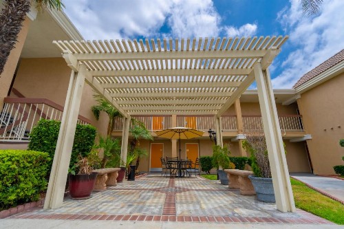 Howard Johnson by Wyndham Buena Park - image 26