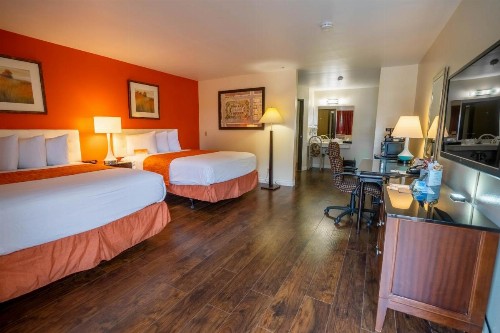 Howard Johnson by Wyndham Buena Park - image 38