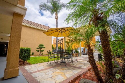 Howard Johnson by Wyndham Buena Park - image 40