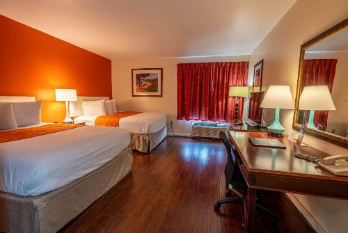 Howard Johnson by Wyndham Buena Park - image 41