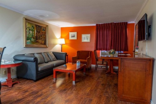 Howard Johnson by Wyndham Buena Park - image 9