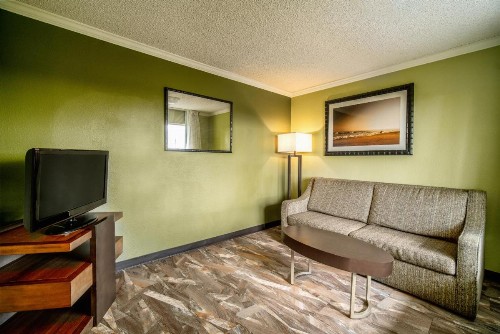 Quality Inn & Suites Buena Park Anaheim - image 14