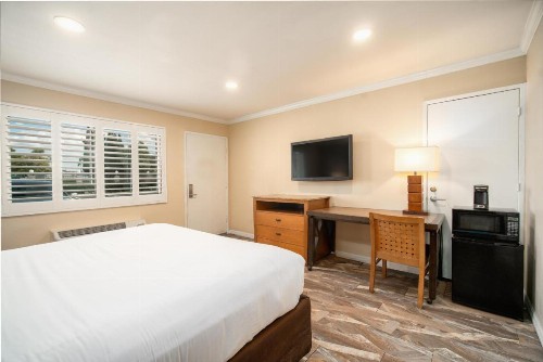 Quality Inn & Suites Buena Park Anaheim - image 2