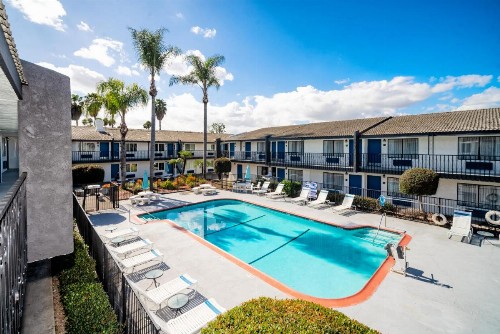 Quality Inn & Suites Buena Park Anaheim - image 3