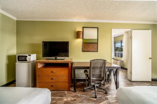 Quality Inn & Suites Buena Park Anaheim - image 38